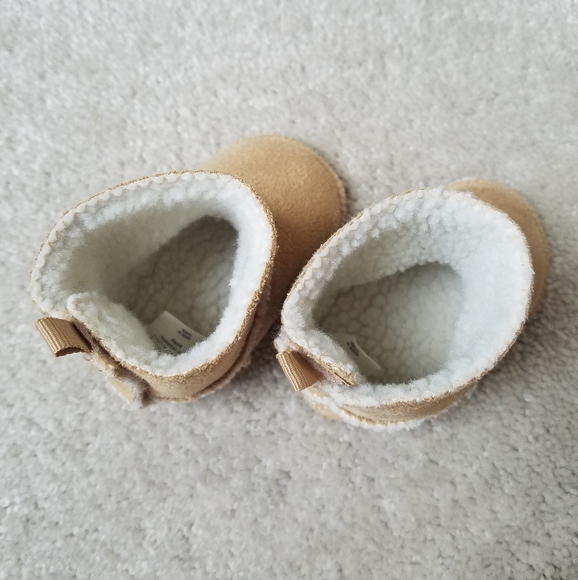 NWOT Gap Shearling Booties 3-6 Months - Picture 3 of 6